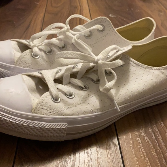 white converse chuck taylor lows women’s size 10 - Picture 3 of 4